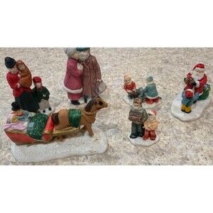Lot of 6 Small Christmas Village Figures  Unmarked